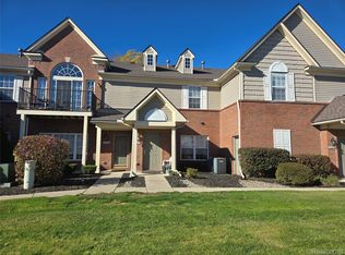 27337 Hidden Oaks Dr, Trenton, MI 48183