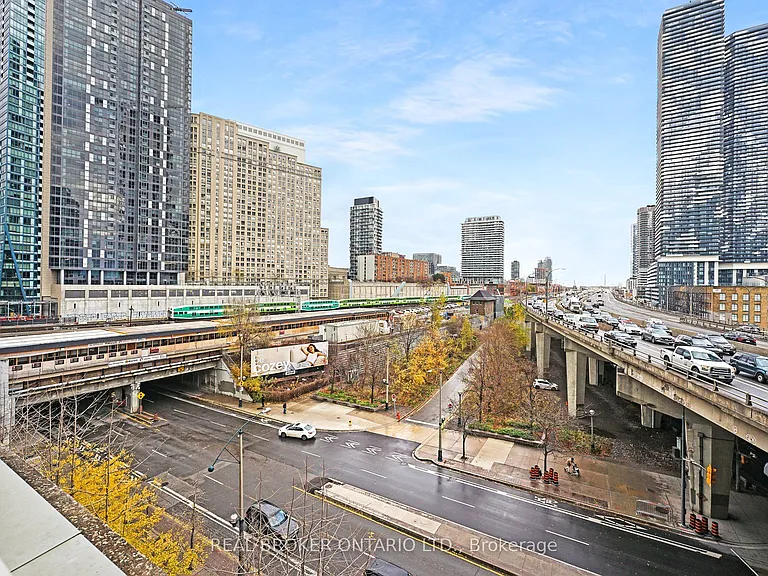 18 Yonge St #1013 — Photo 12
