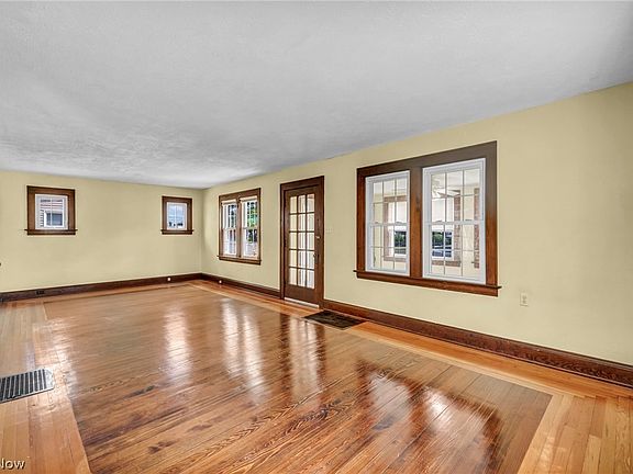 5th image of 6504 Som Center Rd