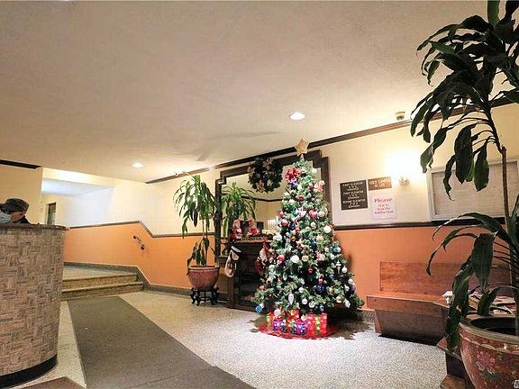 4th image of 8425 Elmhurst Ave APT 1V