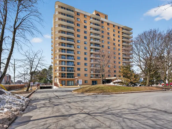 257 Bath Rd #1006, Kingston, ON K7M 7T3