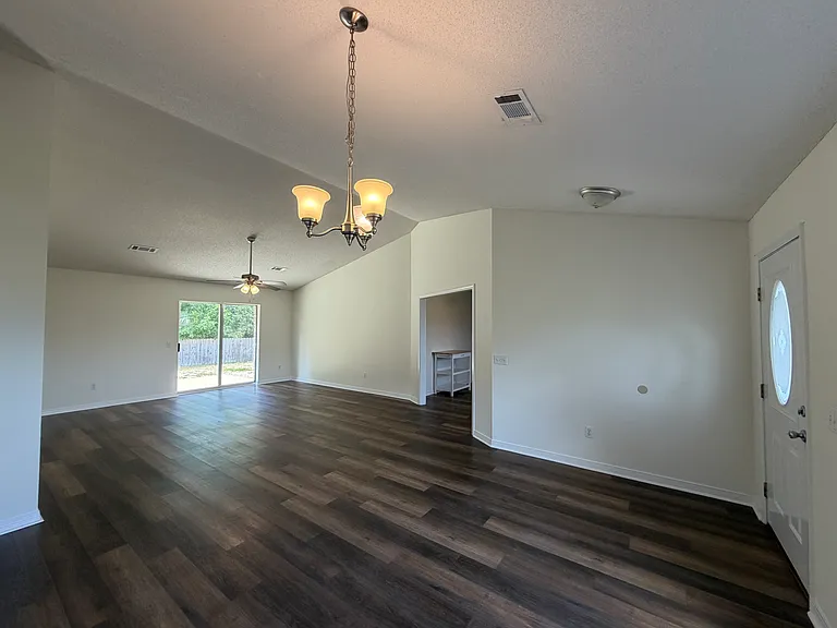 562 Batten Blvd — Photo 5