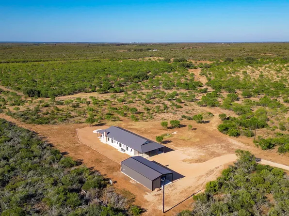 1343 S FM 1343, Devine, TX 78016