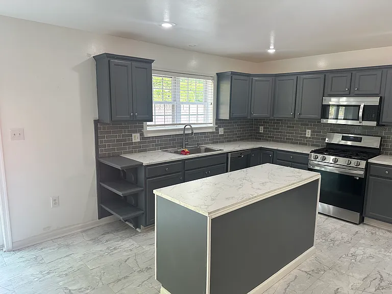 446 Hillside Dr — Photo 7