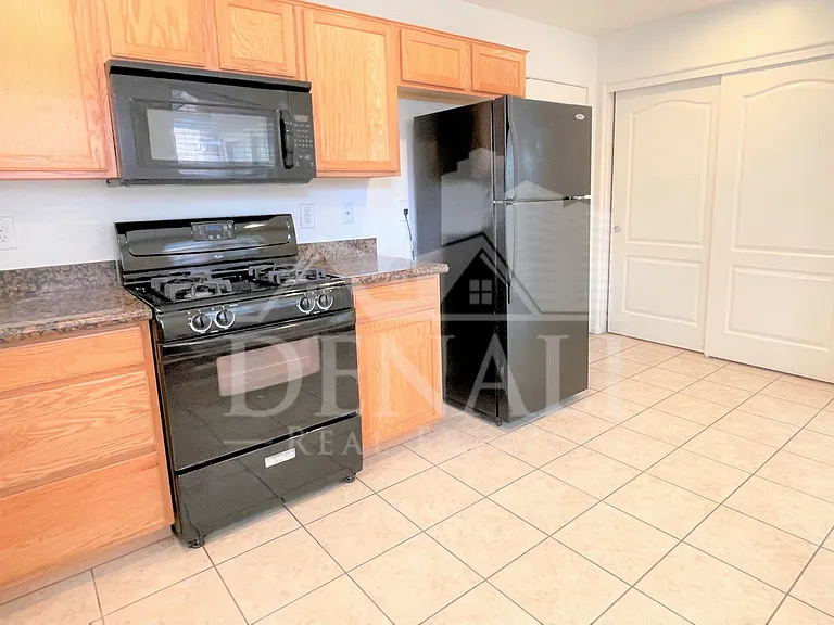3557 E Erie St — Photo 8