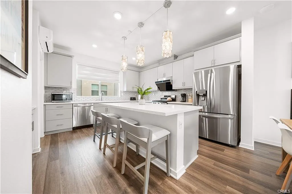 3 bed, 3.5 bath, 1750 sqft, $3,600 — Photo 1