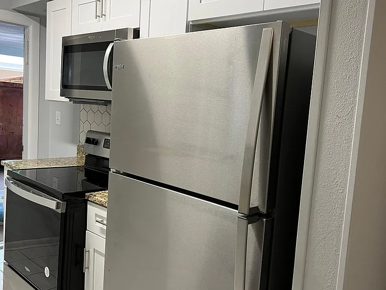 Fully remodeled kitchen, new stainless steel appliances, granite, and cabinets