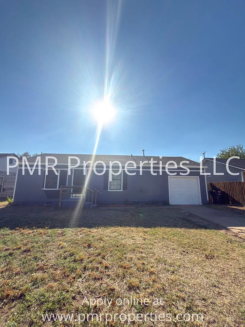 3 Bedrooms / 1 Bathroom House — Photo 1