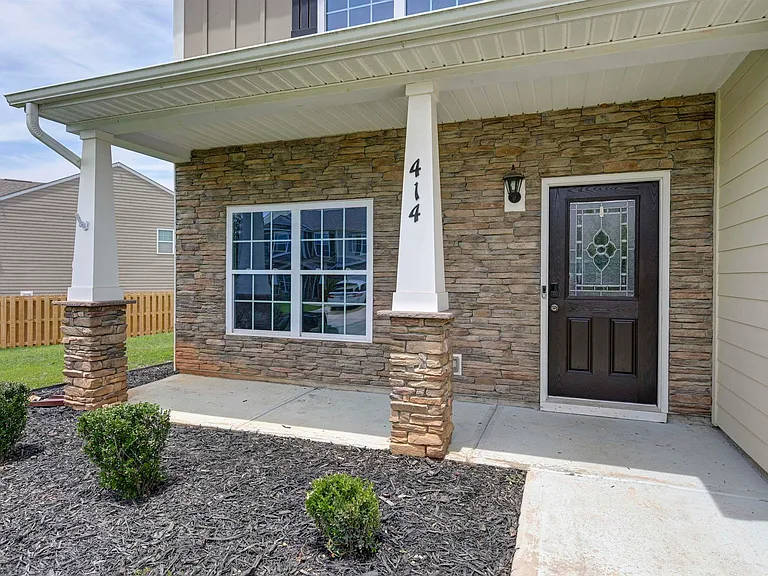 414 Tulip Way — Photo 3