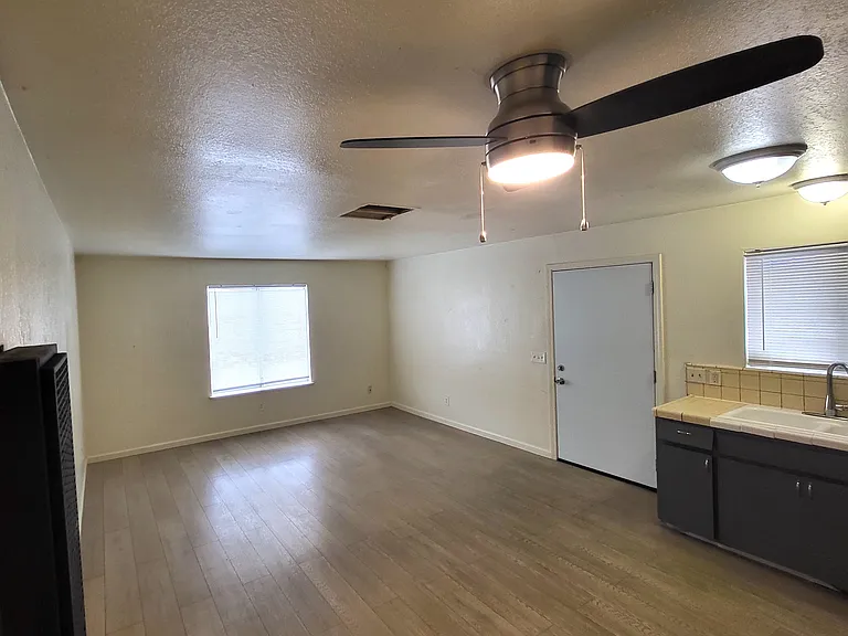 1214 E Clinton Ave #201 — Photo 3