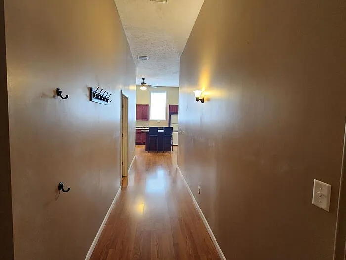 2 bed, 1.0 bath, $770 — Photo 4