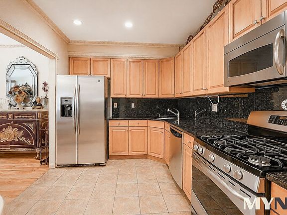 4th image of 1513 Royce St APT 2G