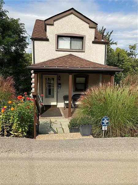 102 Flora St photo 1