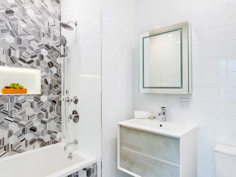 147 14th St #3 — Photo 7