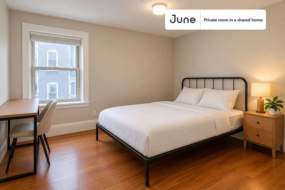 Queen bedroom in 4 bed/2 bath home in Brighton #368 C — Photo 1