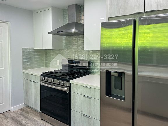 3rd image of 545 Calle Amigos #A