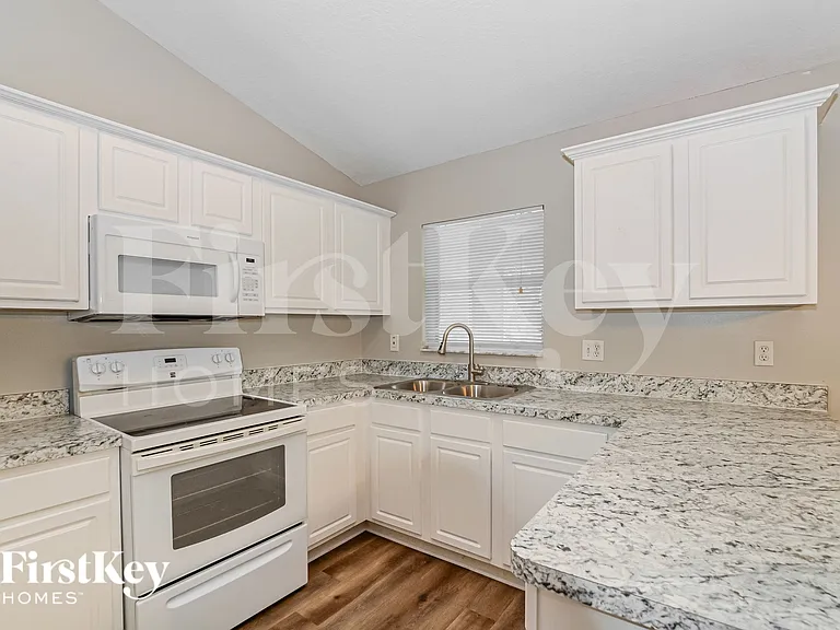 709 La Costa St — Photo 7