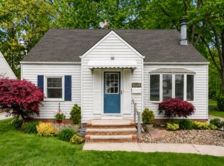 27840 Lincoln Rd, Bay Village, OH 44140