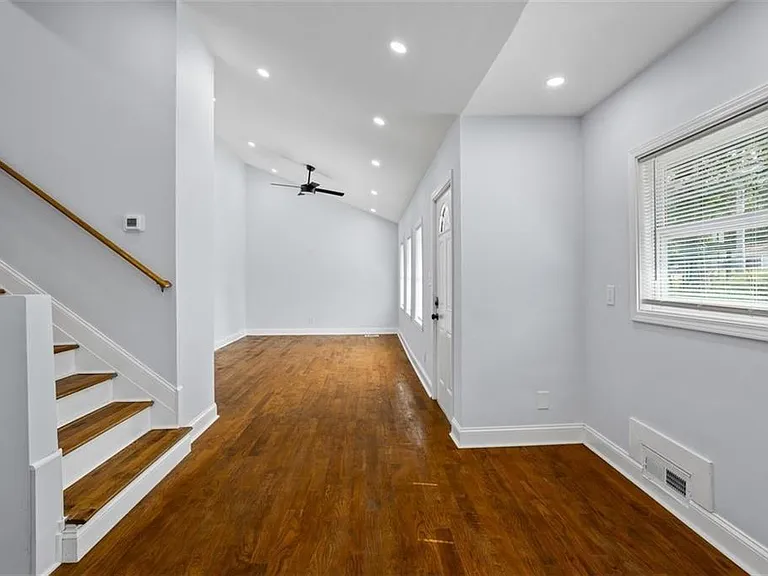 2223 Columbia Dr — Photo 3