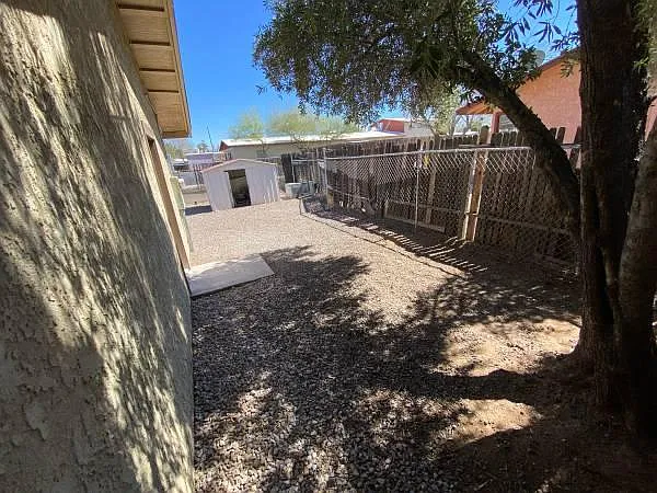 Studio, 700 sqft, $695 — Photo 3