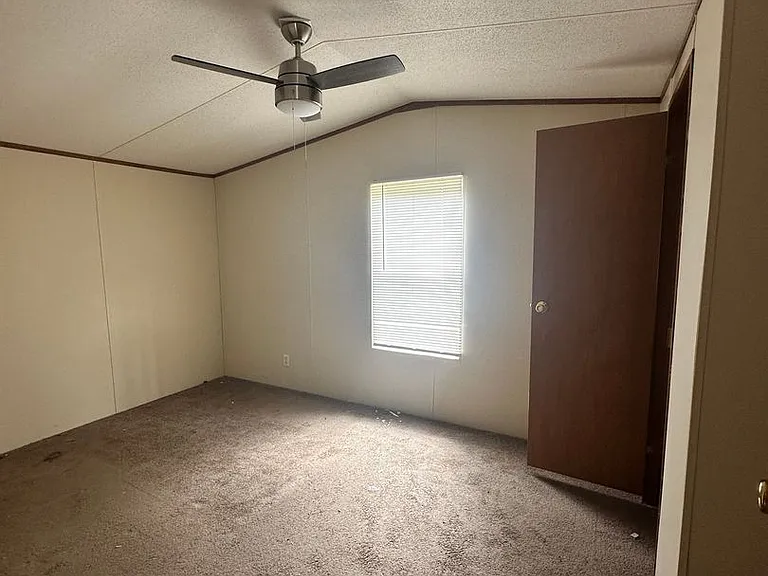 284 Clay Cir — Photo 16