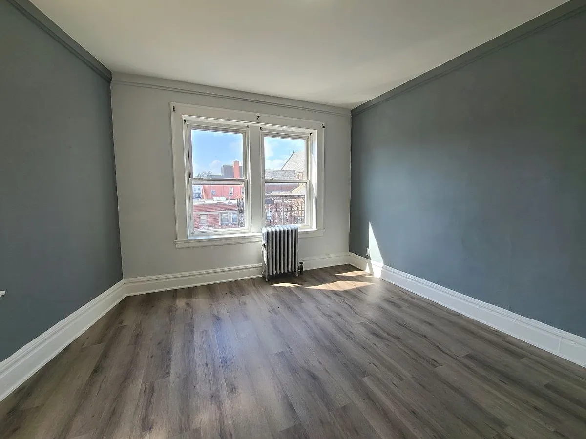 Building Photo - 653 Summer Ave #8
