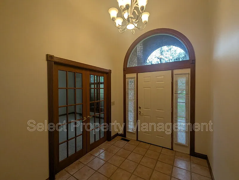 4 bed, 3.5 bath, 3695 sqft, $2,699 — Photo 2