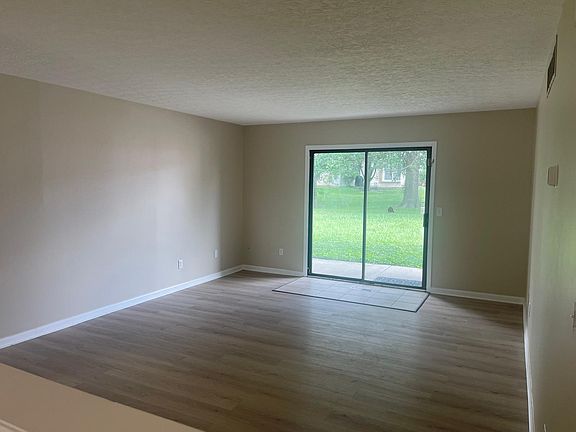 4th image of 8364 Washington Village Dr #1