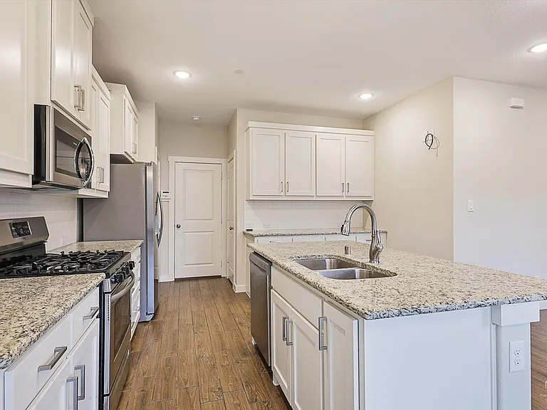 2729 Splendor Dr — Photo 7