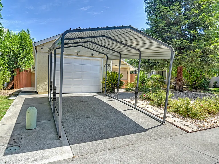 720 Donovan Ct — Photo 3