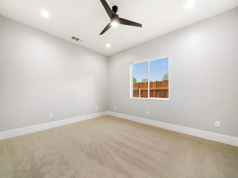 1130 Jonas Ave — Photo 17