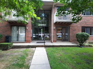 42184 Toddmark Pl APT 5, Clinton Township, MI 48038