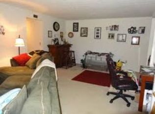 5 Whitney Ln, Rochester, NY 14610