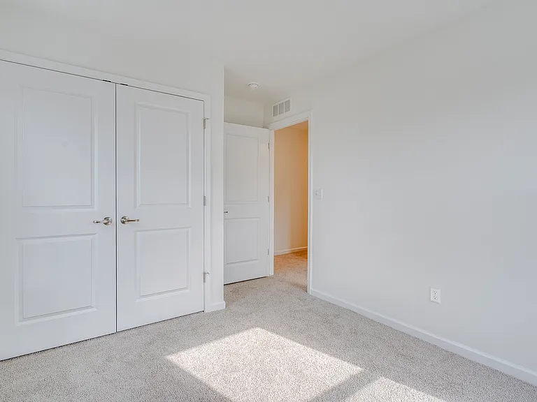 4876 Parkside Ln — Photo 16