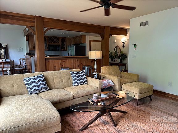 5th image of 222 Creekside Way
