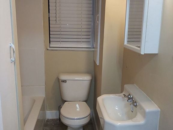 3rd image of 7816 N Portsmouth Ave APT 1