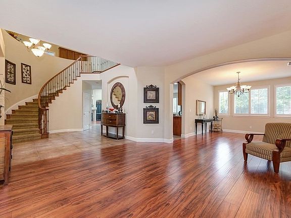 4th image of 9658 Country Falls Ln