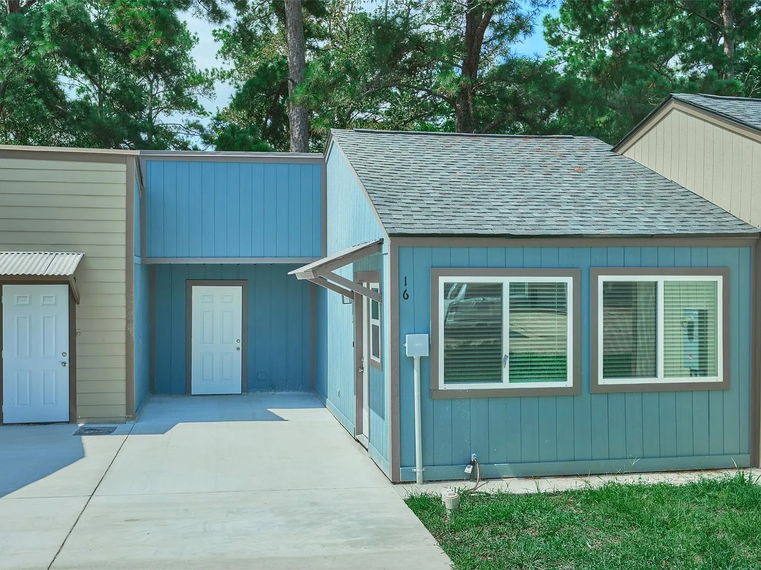 2 bed, 1.0 bath, 660 sqft, $950 — Photo 2