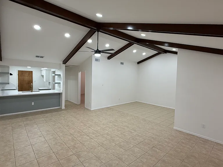 2113 Van Tassel Cir — Photo 2