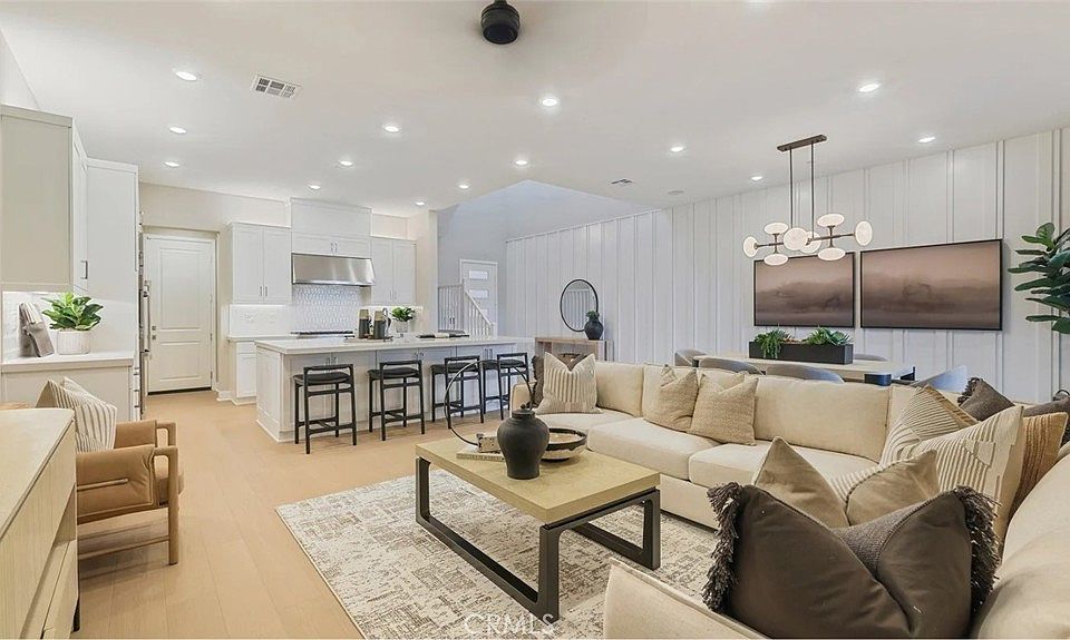 1st image of 1555 Snowberry Pl