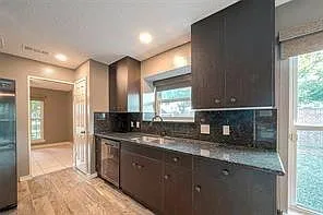 2122 Courtshire Ln — Photo 10