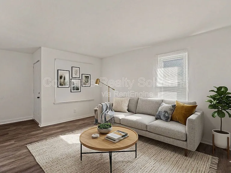 9823 Winkler Dr — Photo 2