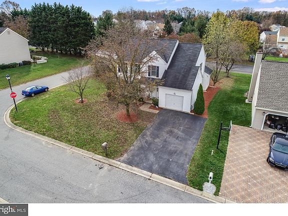 2nd image of 102 Grand Canyon Ct