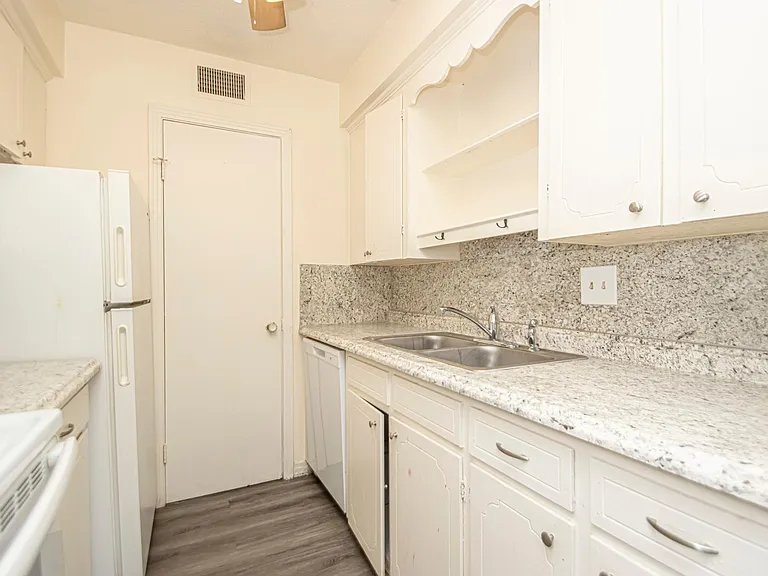 515 Brookside Dr #4 — Photo 4