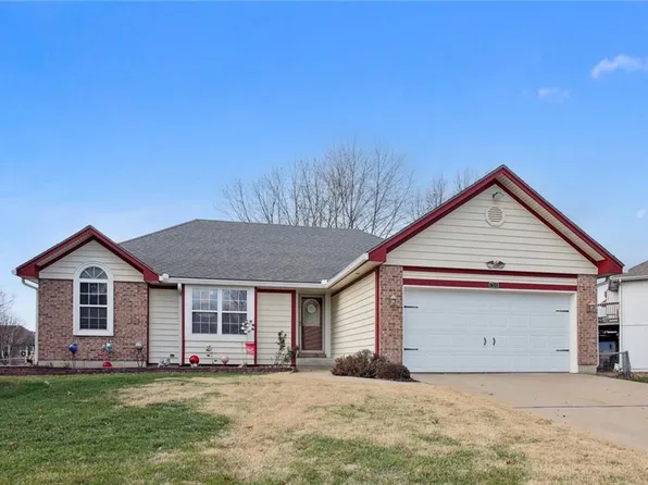 716 Meadow Ln, Raymore, MO 64083