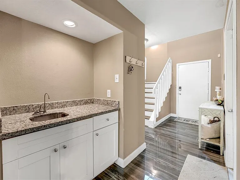 10139 Fernstone Ln — Photo 10