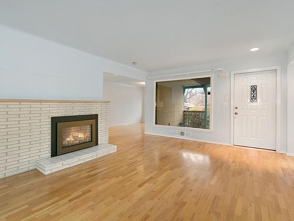 4th image of 1007 S 32nd Ave