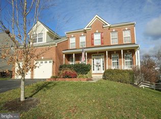 35536 Collington Dr, Round Hill, VA 20141