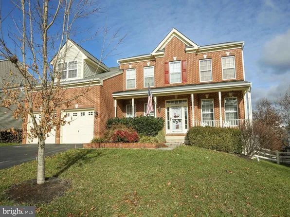35536 Collington Dr, Round Hill, VA 20141