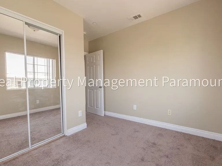 3831 S Wall St — Photo 16